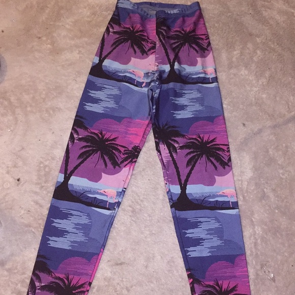 women’s graphic leggings - Picture 1 of 4